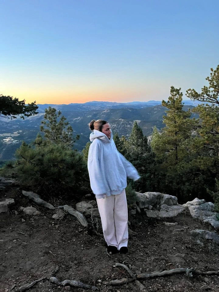 blonde model wearing a light grey eleif hoodie.